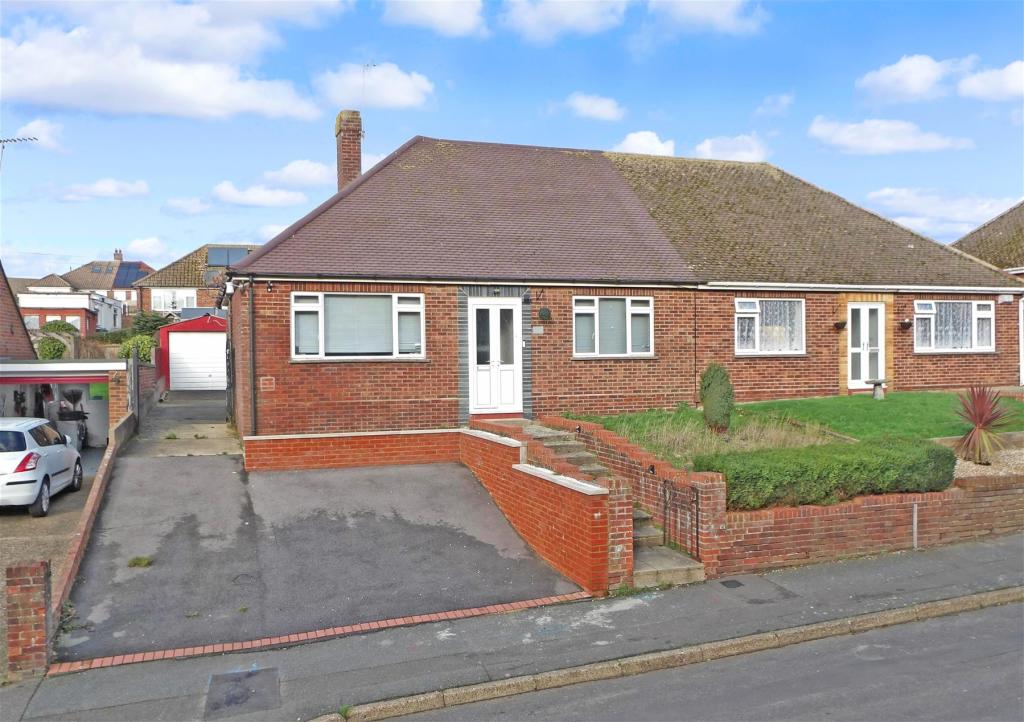 2 bedroom bungalow for sale in Cheriton Court Road, Folkestone, Kent, CT20