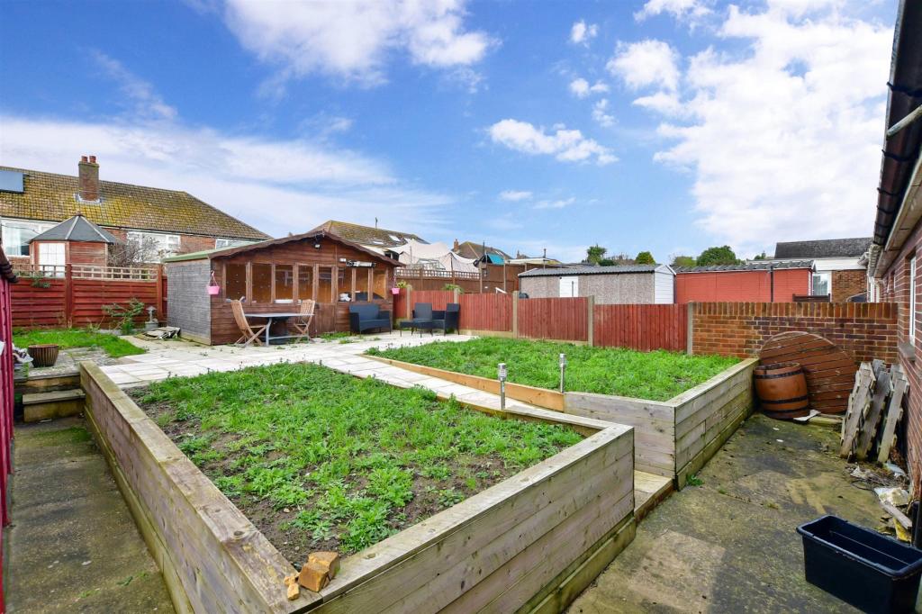 2 bedroom bungalow for sale in Cheriton Court Road, Folkestone, Kent, CT20