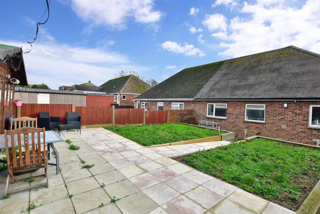2 bedroom bungalow for sale in Cheriton Court Road, Folkestone, Kent, CT20