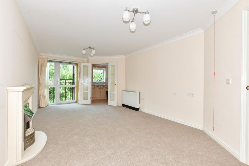 1 bedroom apartment for sale in Stanley Road, Folkestone, Kent, CT19