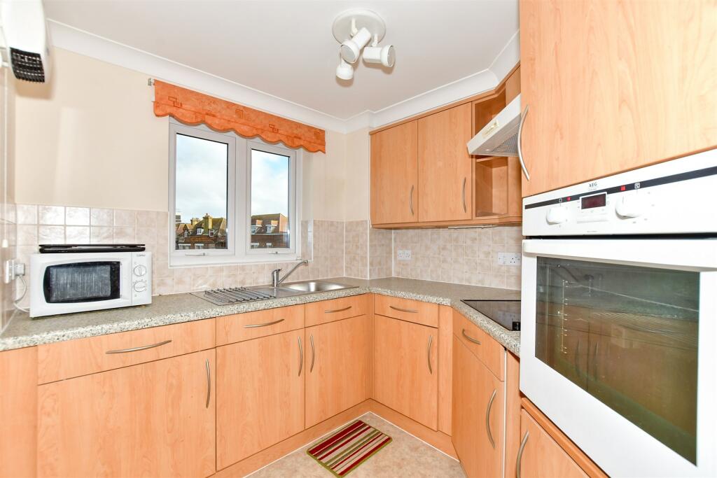1 bedroom apartment for sale in Sandgate Road, Folkestone, Kent, CT20
