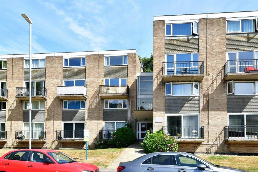 2 bedroom ground floor for sale in Enbrook Road, Sandgate