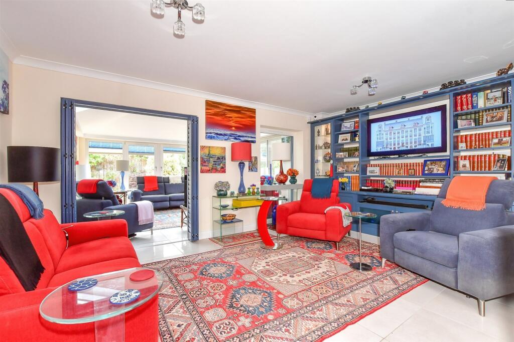 4 bedroom detached house for sale in CapelLeFerne, CapelLeFerne