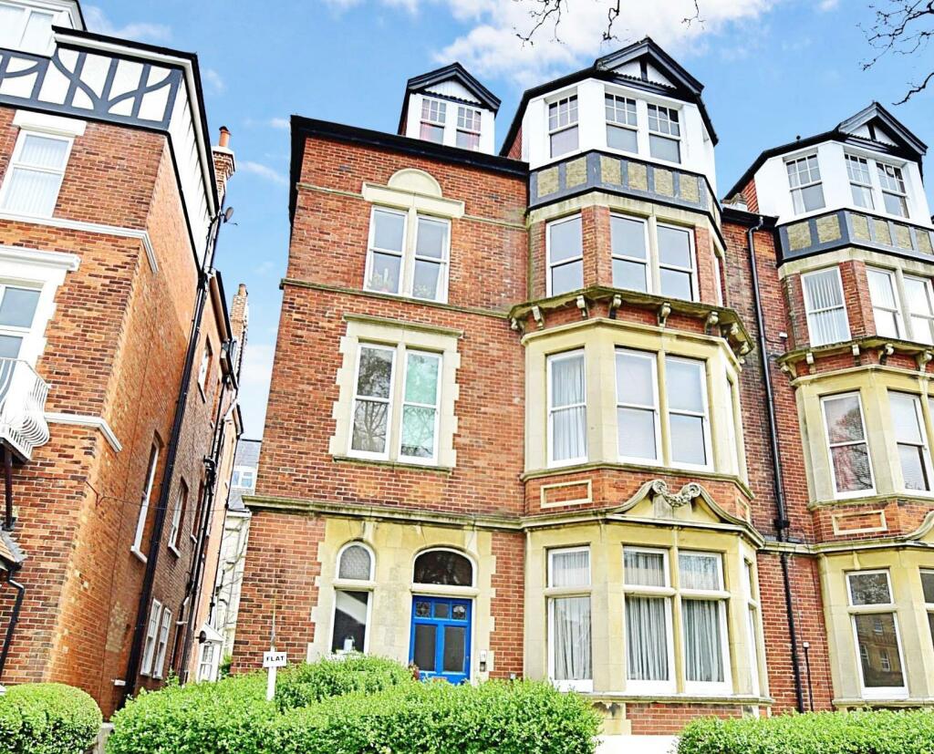 2 bedroom apartment for sale in Earls Avenue, Folkestone, Kent, CT20
