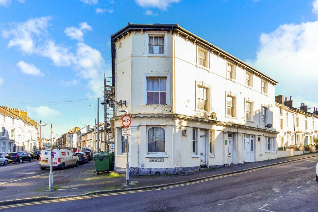 2 bedroom ground floor flat for sale in Harvey Street, Folkestone, Kent