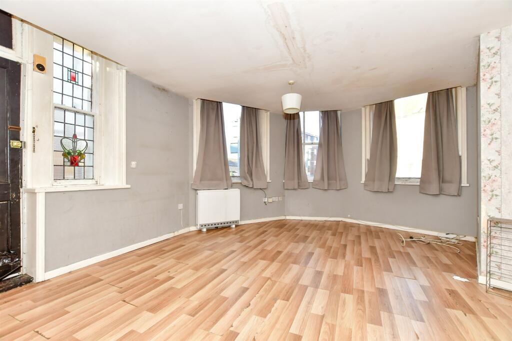 2 bedroom ground floor flat for sale in Harvey Street, Folkestone, Kent
