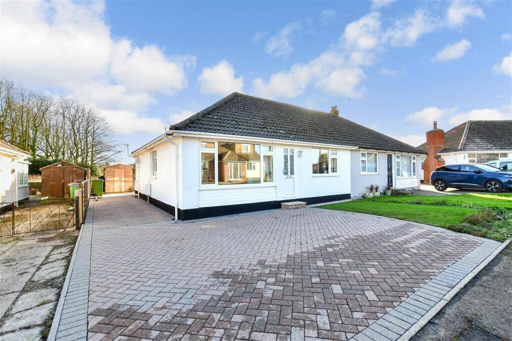 2 bedroom semidetached bungalow for sale in Minter Avenue, Densole