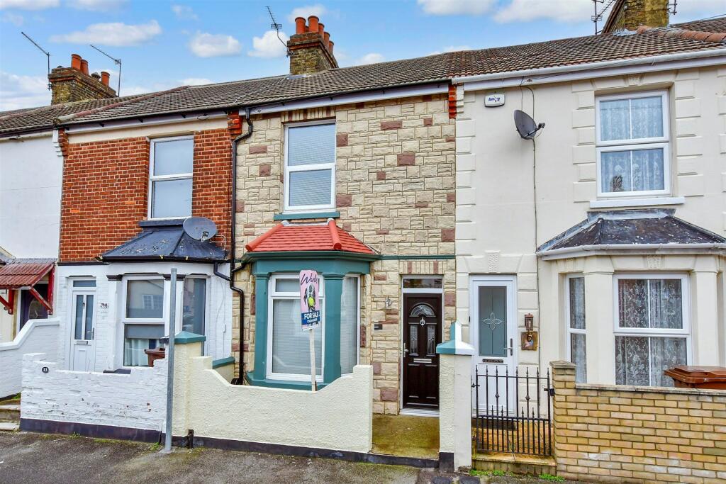 3 bedroom terraced house for sale in Hamilton Road, Gillingham, Kent, ME7