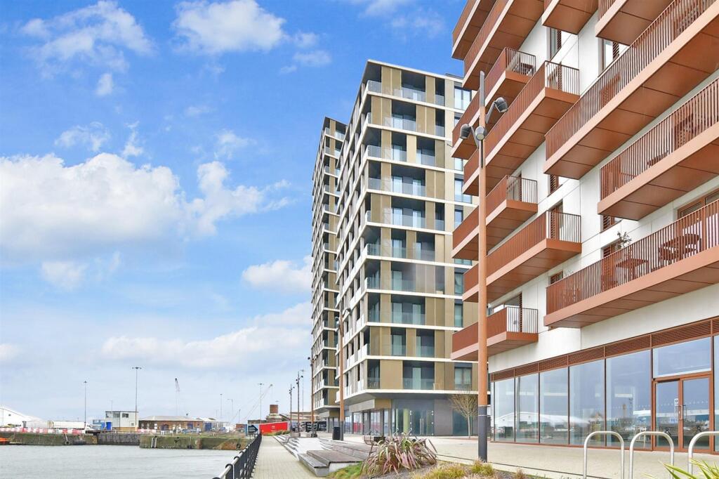 Main image of property: Gillingham Gate Road, Chatham, Kent