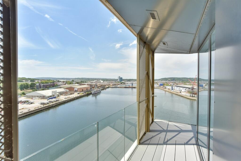 Main image of property: Gillingham Gate Road, Chatham, Kent