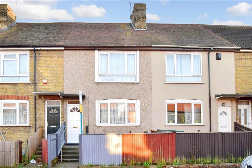 2 bedroom terraced house for sale in Cornwallis Avenue, Gillingham