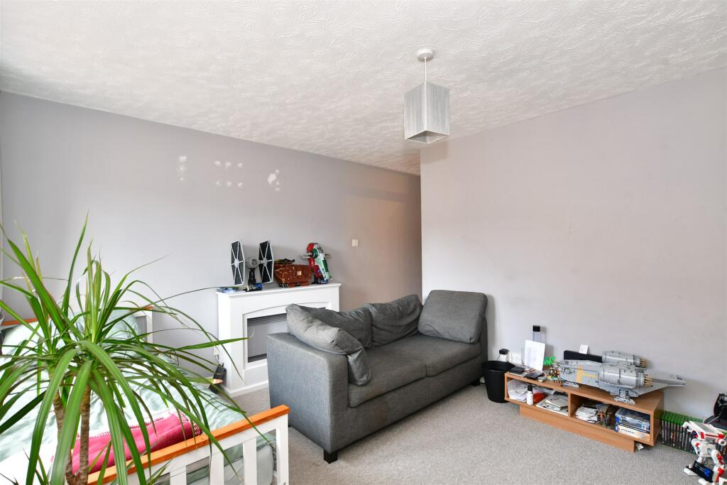 Studio flat for sale in West Street, Gravesend, Kent, DA11