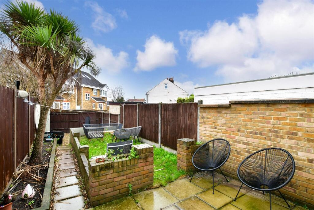 2 bedroom terraced house for sale in Park Avenue, Northfleet, Kent, DA11