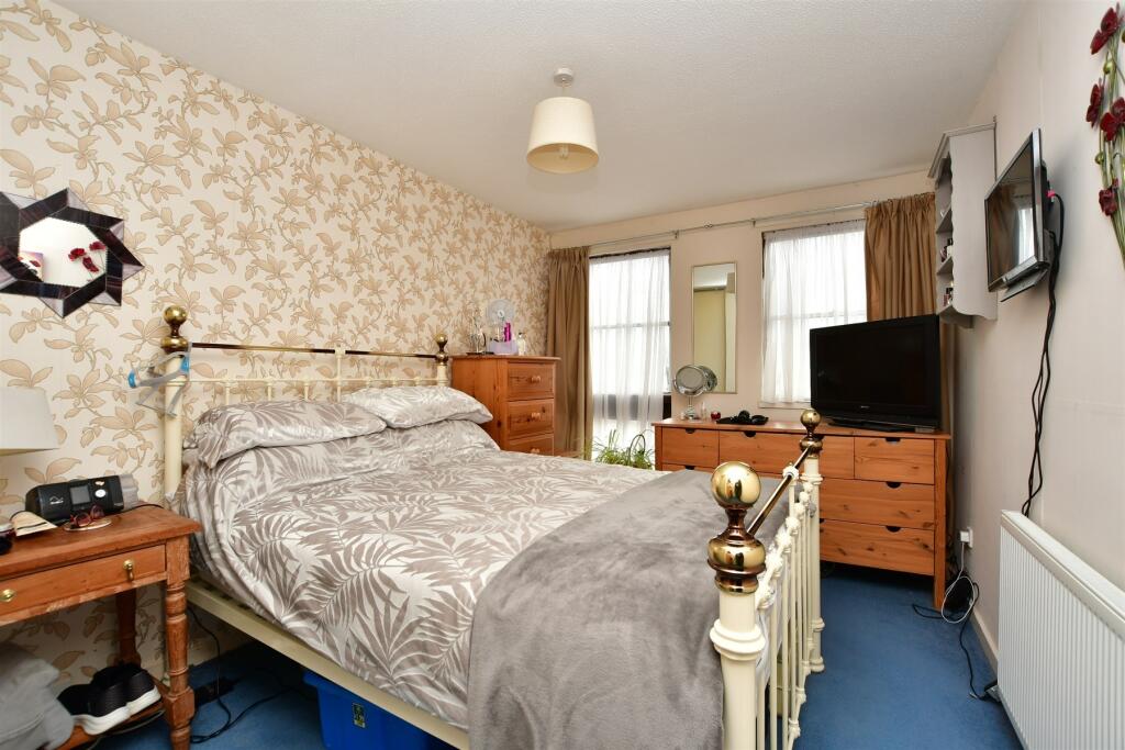 1 bedroom flat for sale in The Hollies, Gravesend, Kent, DA12
