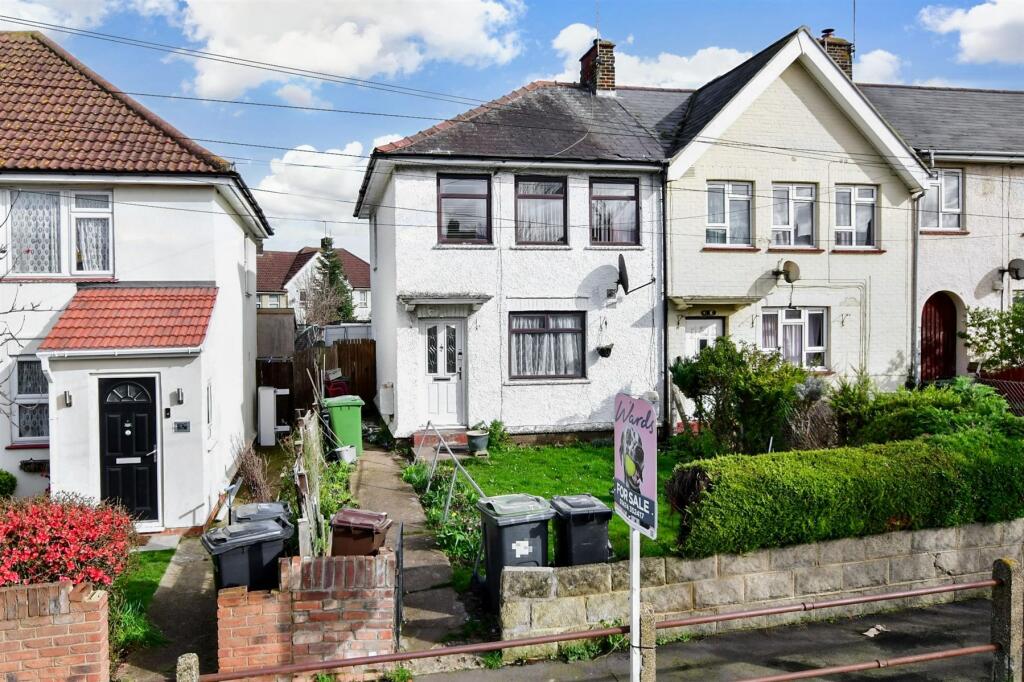 3 bedroom end of terrace house for sale in Rochester Road, Gravesend