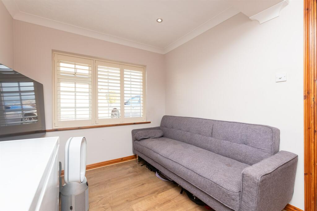 Additional property image - Saxon Close, Northfleet, Gravesend, Kent