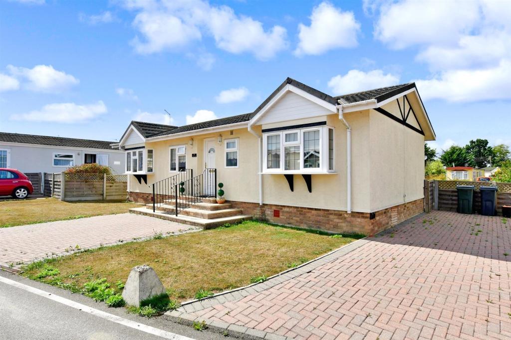 2 bedroom park home for sale in Willow Way, Woodlands Park, Biddenden