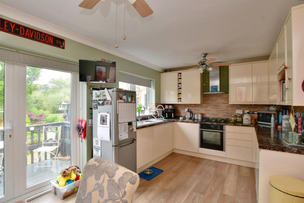 2 bedroom semidetached house for sale in Bankfields, Headcorn, Kent, TN27
