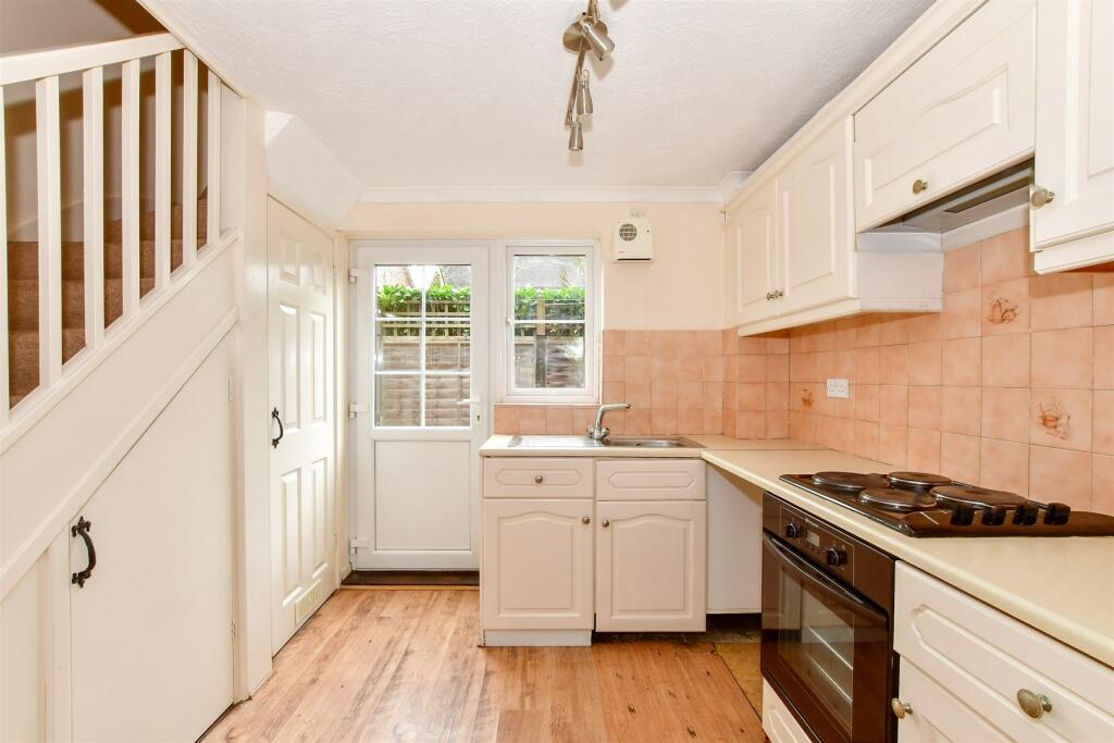 1 bedroom terraced house for sale in Station Road, Headcorn, Kent, TN27