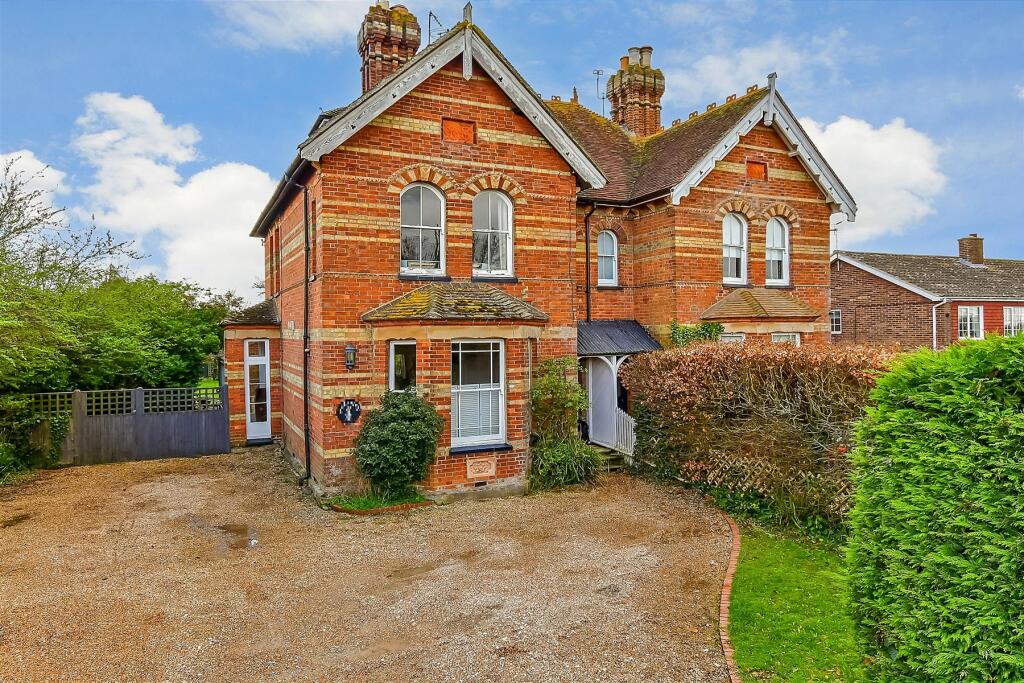 5 bedroom semidetached house for sale in Mill Bank, Headcorn, Ashford