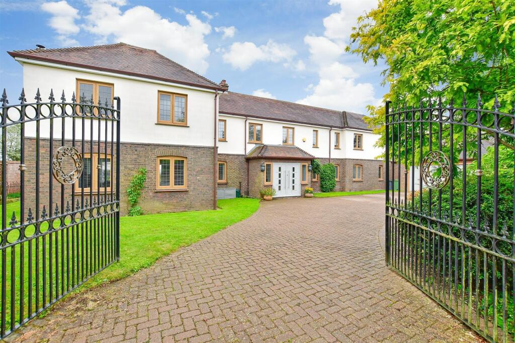 4 bedroom detached house for sale in East Sutton Road, Sutton Valence, Maidstone, Kent, ME17