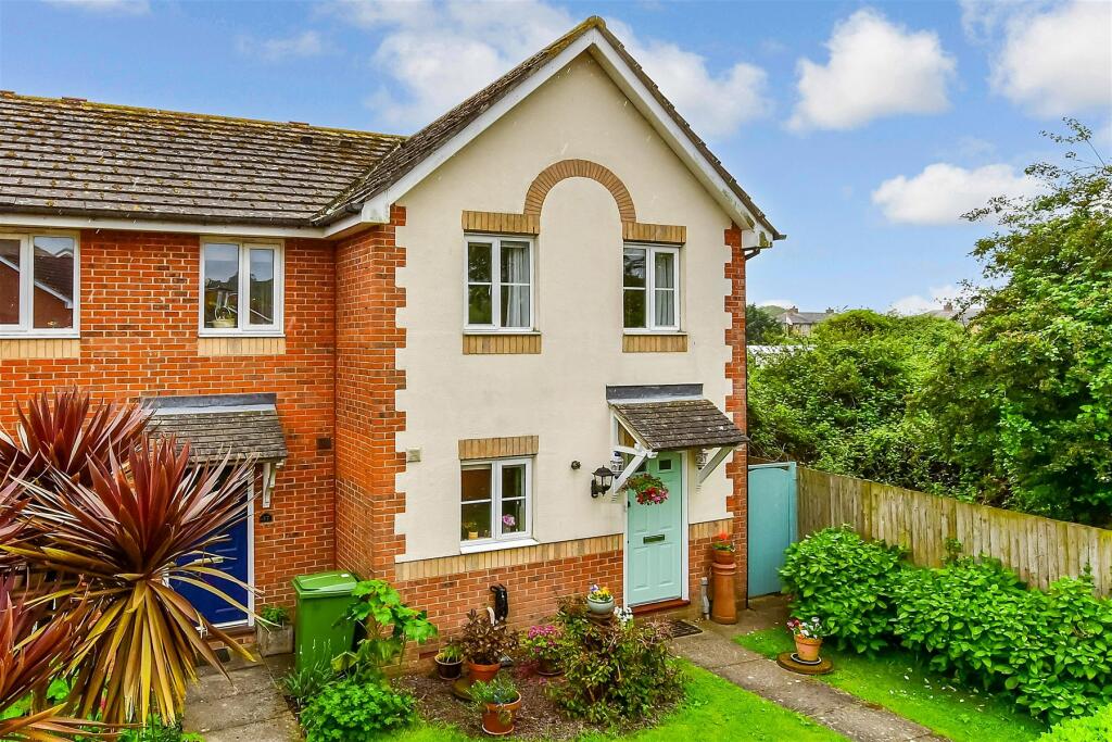 2 bedroom end of terrace house for sale in Peregrine Close, Hythe, Kent