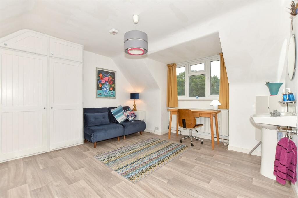 Additional property image - Earlsfield Road, Hythe, Kent