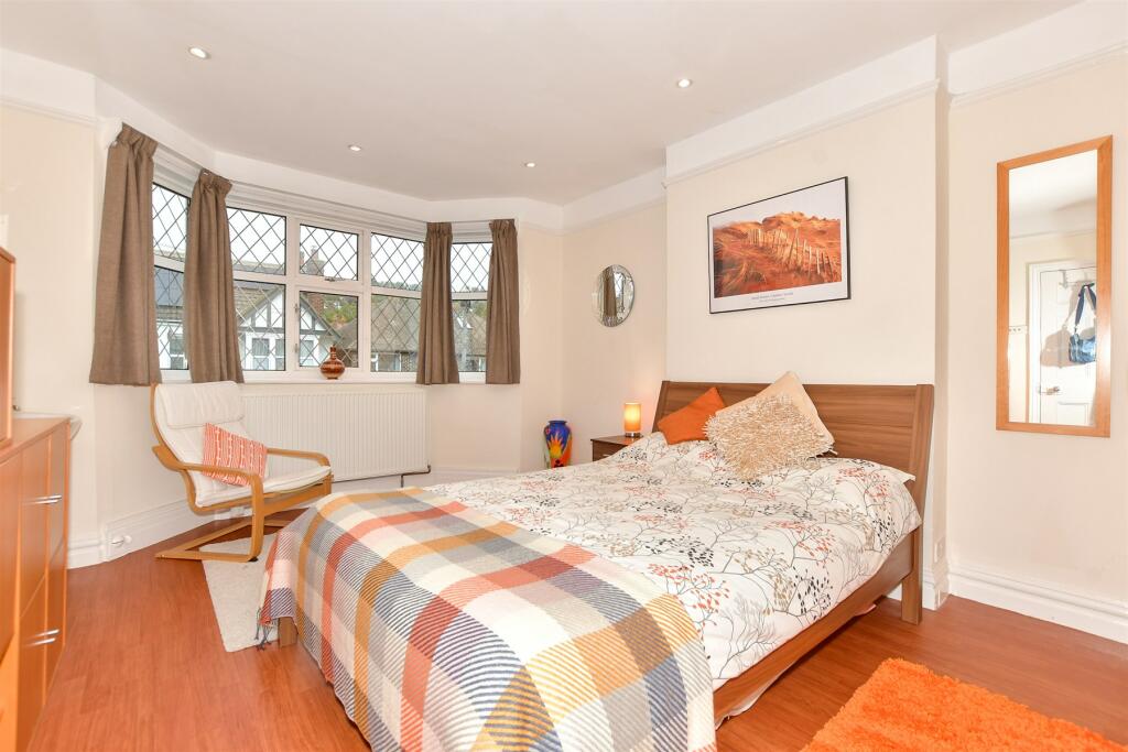 Additional property image - Earlsfield Road, Hythe, Kent