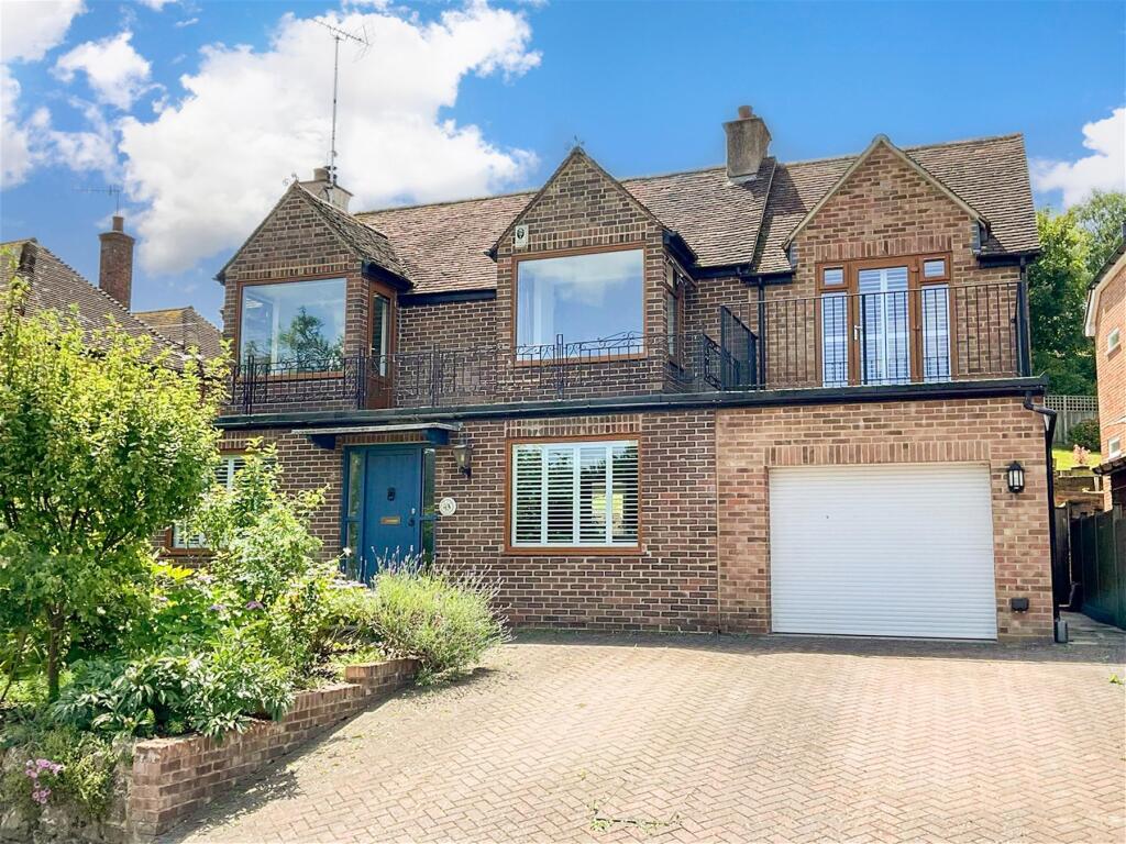 Main image of property: London Road, Hythe, Kent