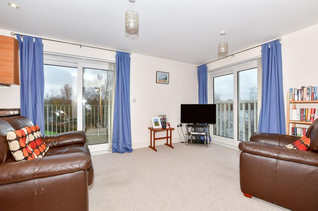 2 bedroom apartment for sale in The Lakes, Larkfield, Kent, ME20