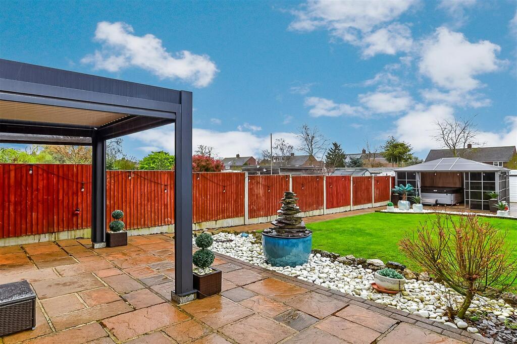 4 bedroom semidetached house for sale in London Road, Ditton, Aylesford, Kent, ME20