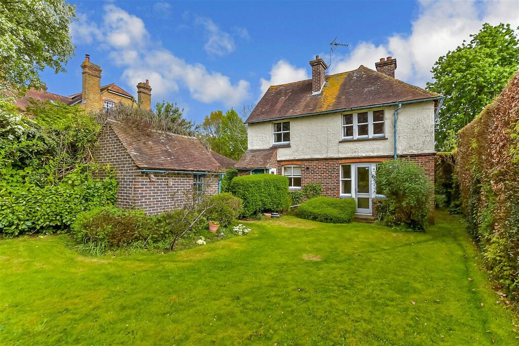 3 bedroom detached house for sale in Mill Street, East Malling, West
