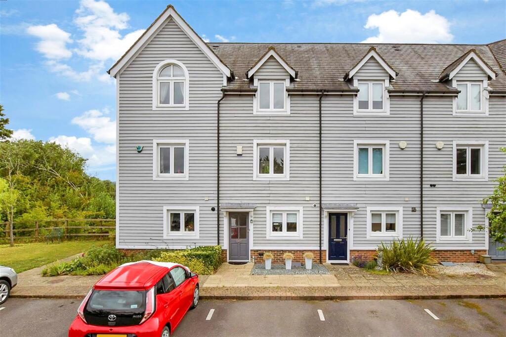 Main image of property: The Lakes, Larkfield, Kent
