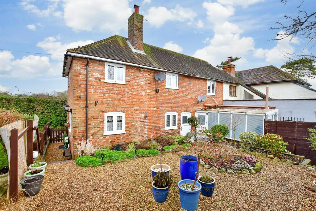 2 bedroom end of terrace house for sale in Kettle Lane, East Farleigh, Maidstone, Kent, ME15