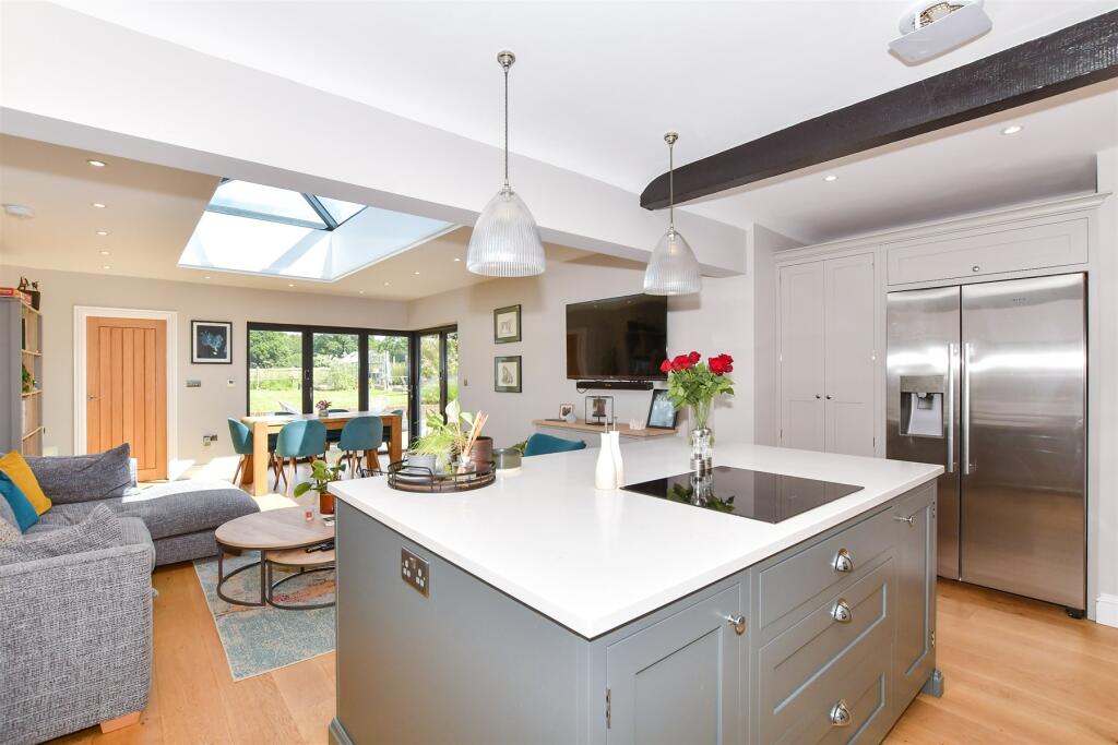 3 bedroom semidetached bungalow for sale in Redwall Lane, Linton