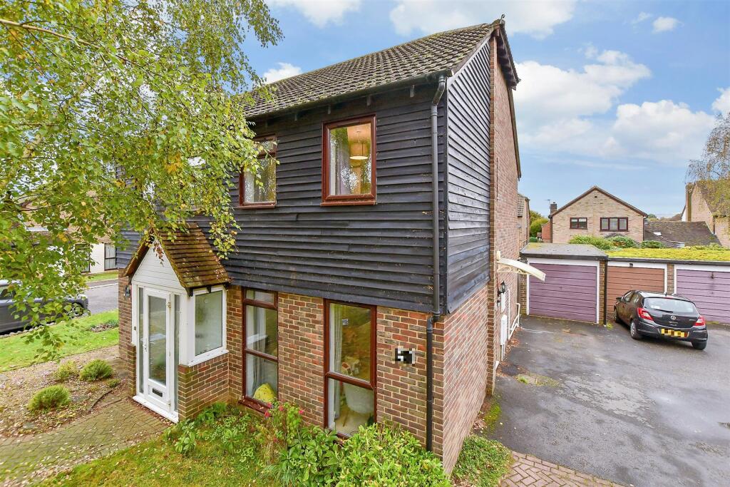 2 bedroom semidetached house for sale in Mayfair Avenue, Loose
