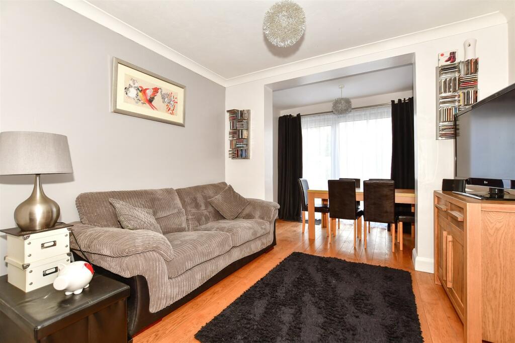 3 bedroom detached house for sale in Plains Avenue, Maidstone, Kent, ME15