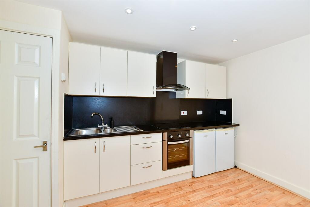 1 bedroom apartment for sale in Upper Stone Street, Maidstone, Kent, ME15