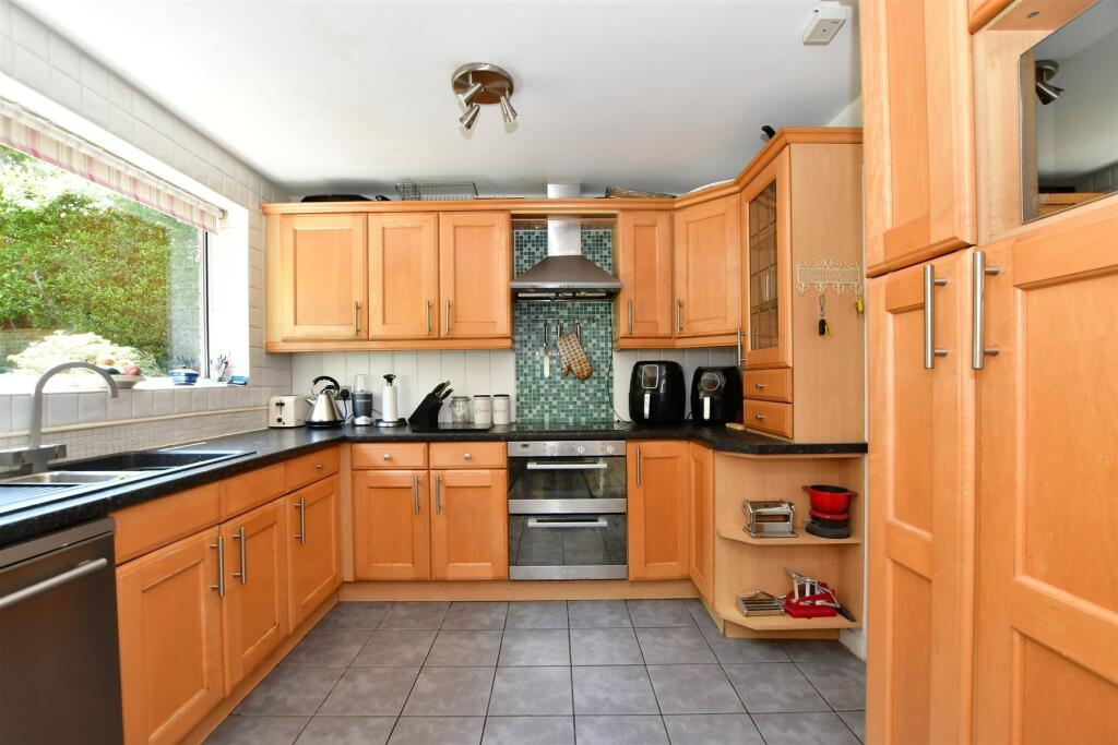 4 bedroom detached house for sale in Underwood Close, Maidstone, Kent, ME15