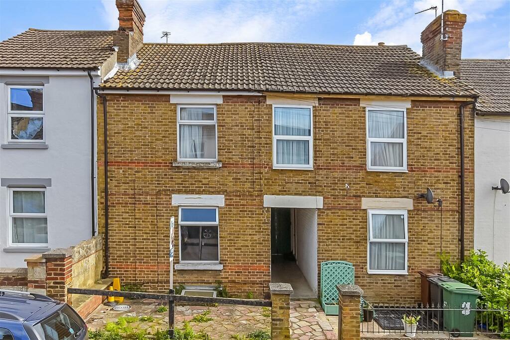 5 bedroom terraced house for sale in Dover Street, Barming, Maidstone