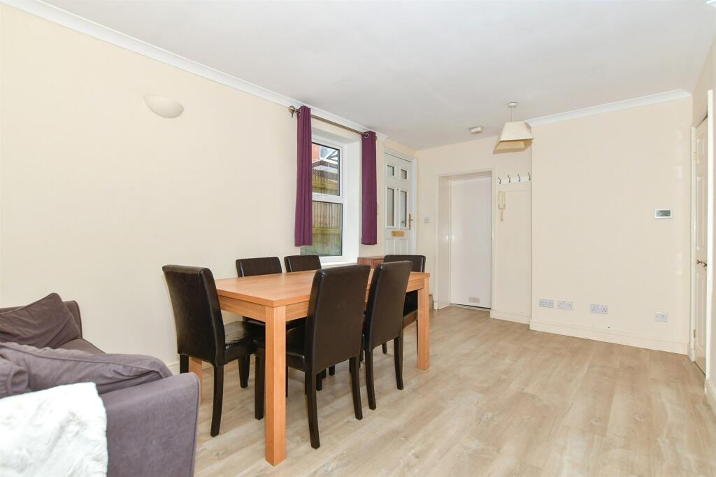 2 bedroom ground floor flat for sale in Buckland Road, Maidstone, Kent
