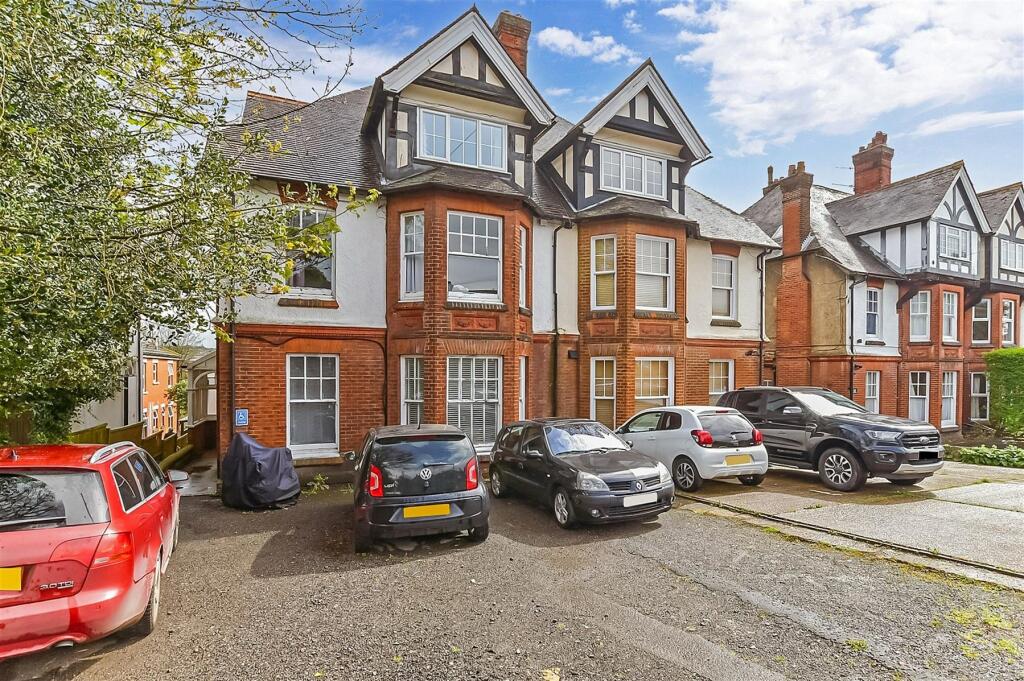2 bedroom ground floor flat for sale in Buckland Road, Maidstone, Kent