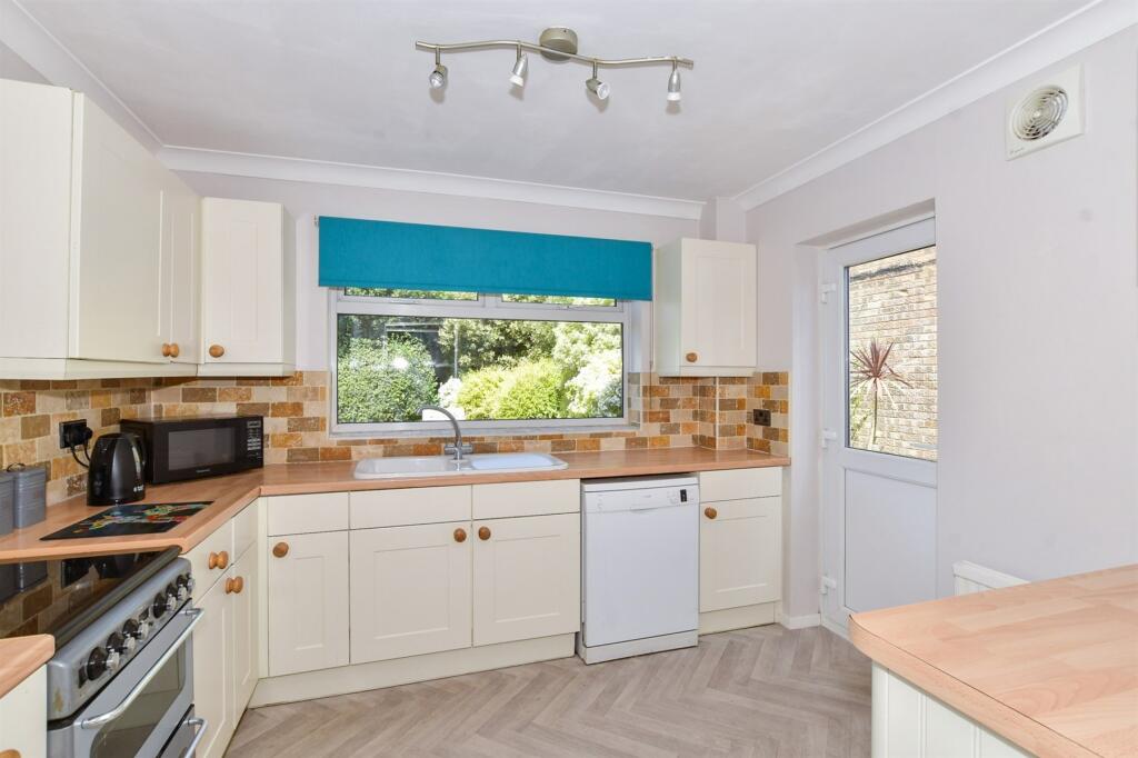 3 bedroom detached house for sale in Bonnington Road, Maidstone, Kent, ME14