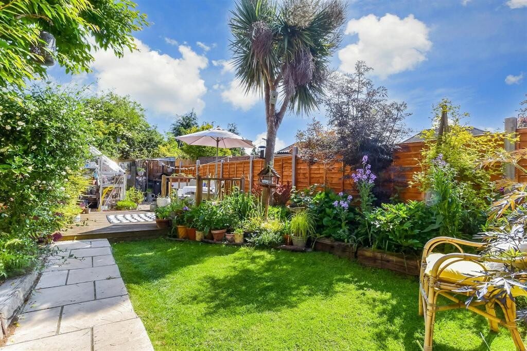 3 bedroom terraced house for sale in Finglesham Court, Maidstone, Kent