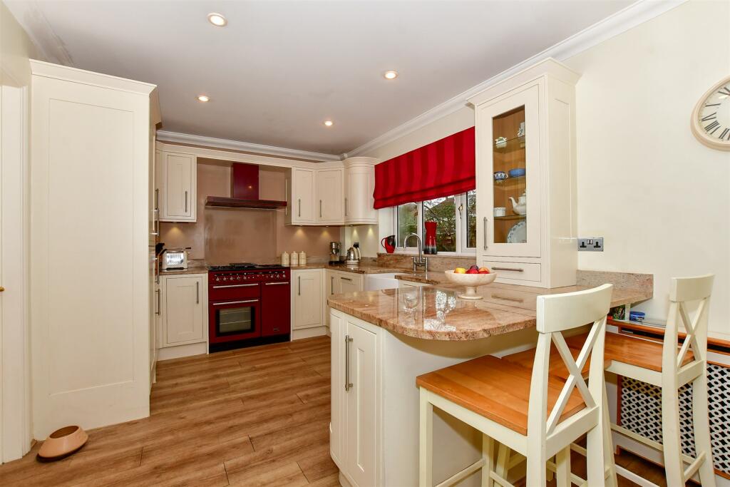 5 bedroom detached house for sale in Ryecroft, Longfield Hill