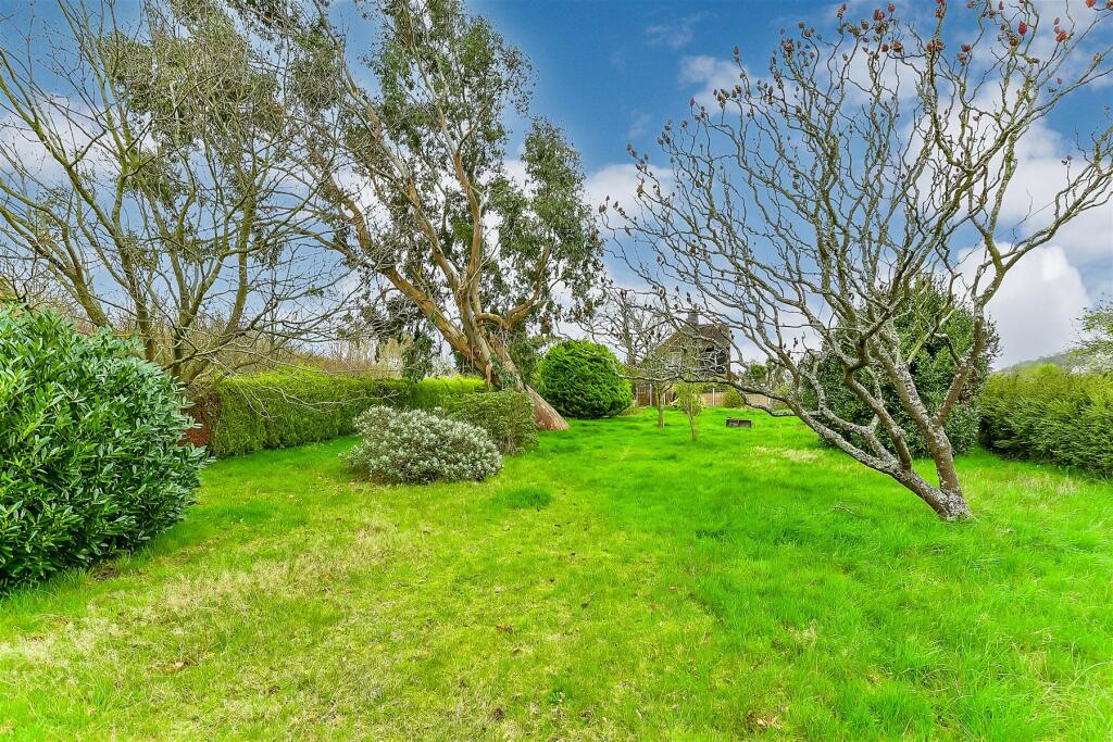 2 bedroom semidetached house for sale in Round Street, Sole Street