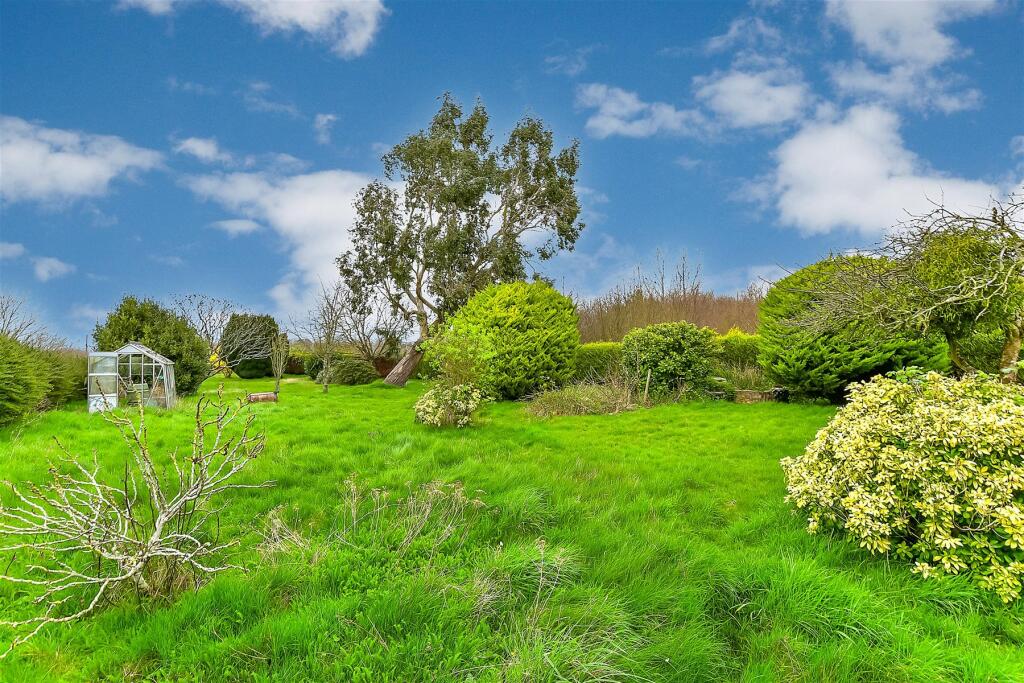 2 bedroom semidetached house for sale in Round Street, Sole Street