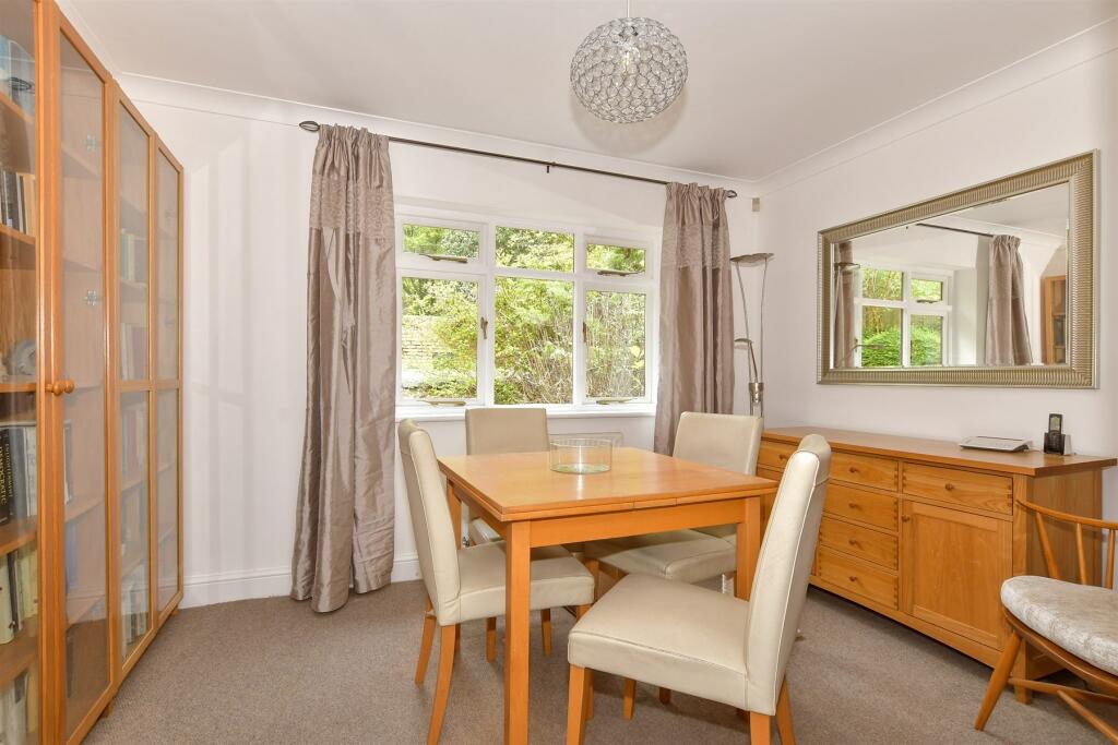 4 bedroom detached house for sale in Meadow Lane, Culverstone, Meopham