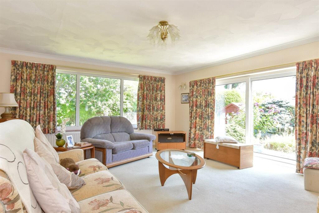 3 bedroom detached bungalow for sale in Petersfield Drive, Meopham
