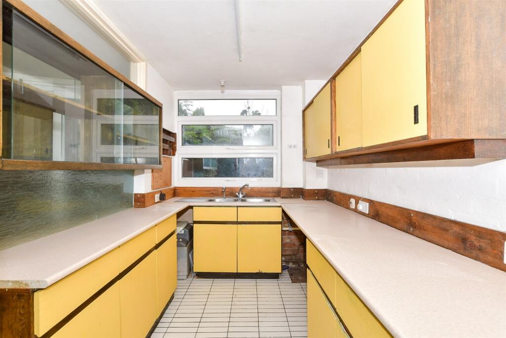 Additional property image - Lambardes, New Ash Green, Longfield, Kent